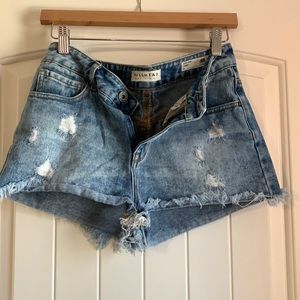 Bullhead Size 7 High Rise Jean Short